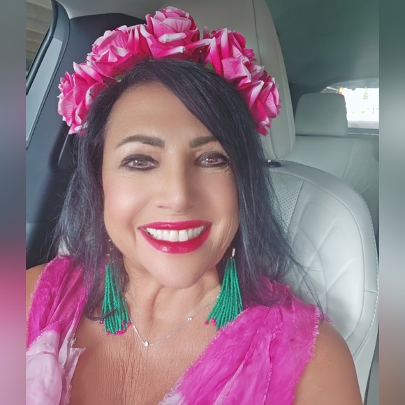 Holiday Shoppers Dreams Come True. Everything Marked Down - Picture 7 of 8